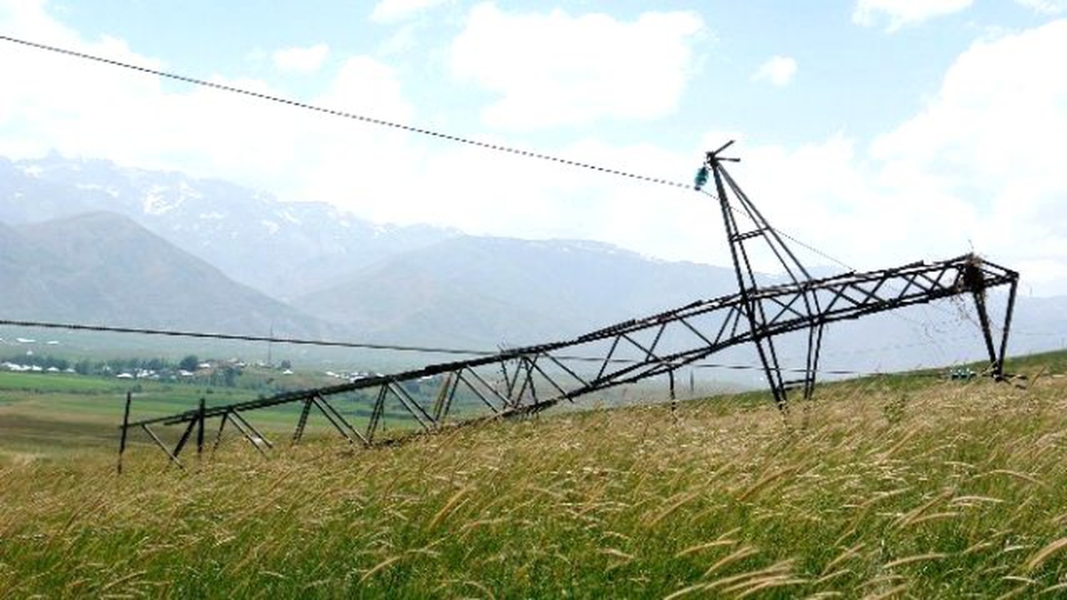 Yüksekova\'da Enerji Hattına Sabotaj: 1 Belde, 34 Köy Elektriksiz Kaldı