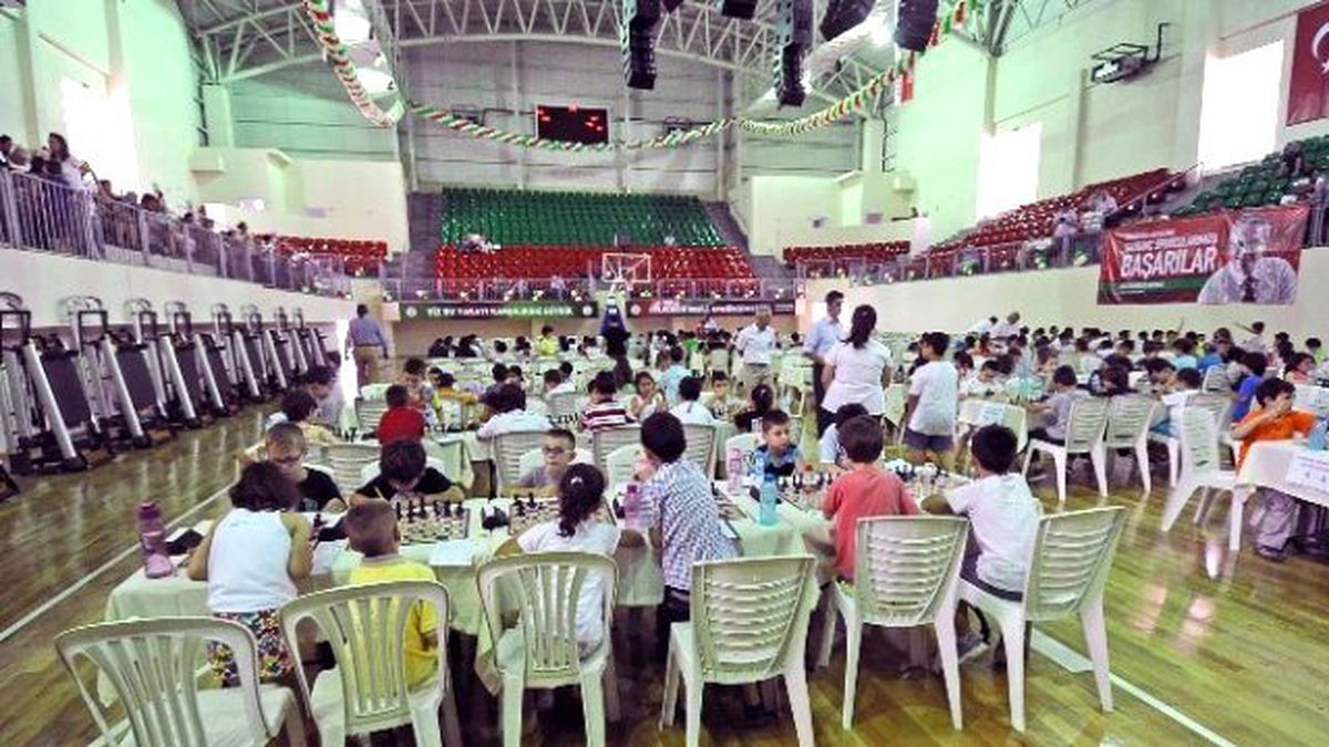 380 Çocuk Satranç Turnuvasında Ter Döktü