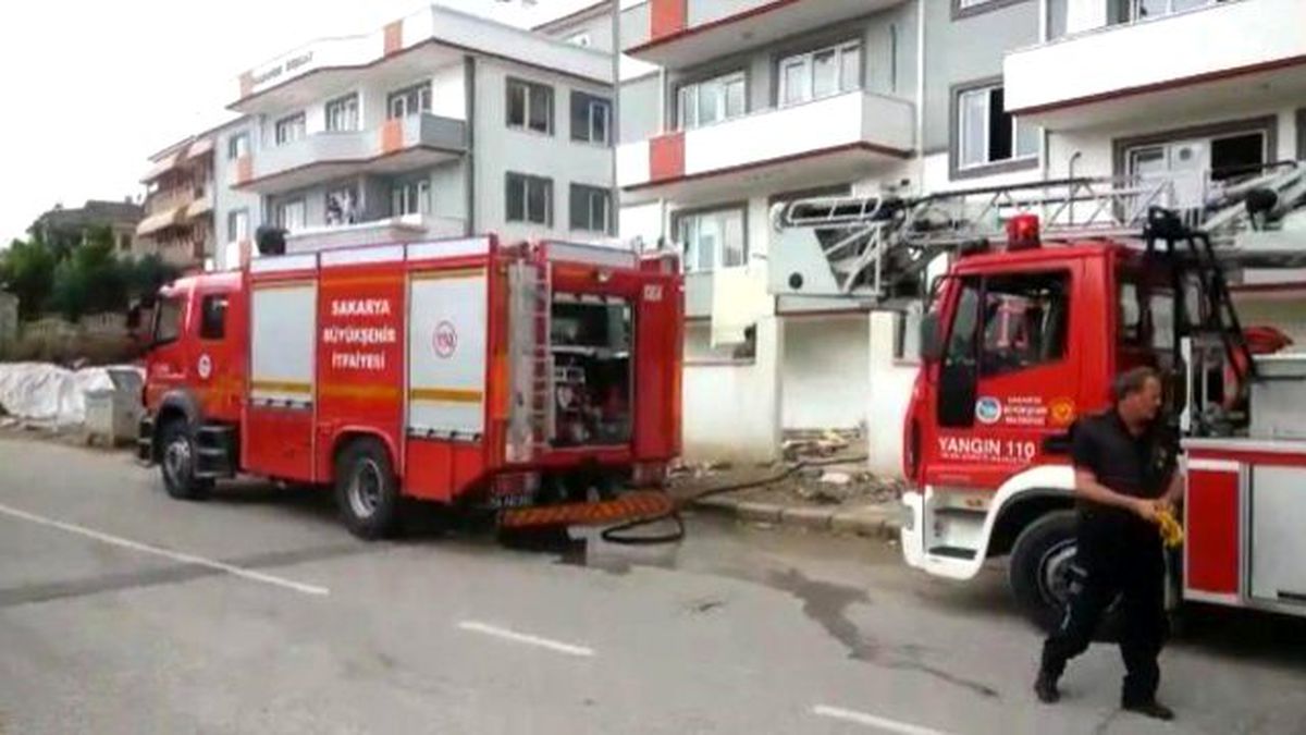 Alev Alan Oksijen Tüpüne İtfaiye Ekiplerinden Zamanında Müdahale