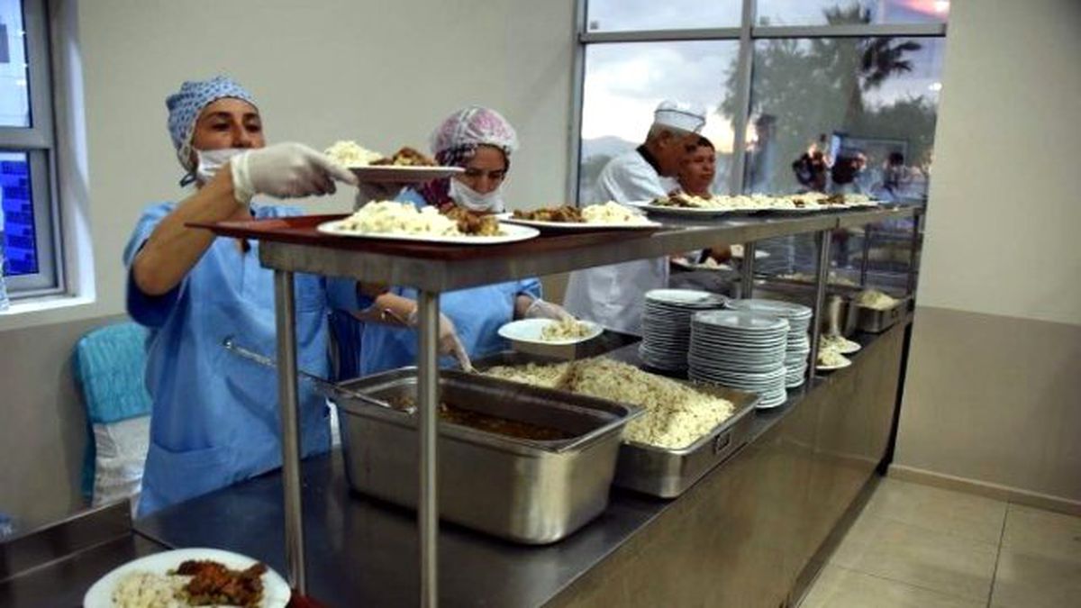 Aliağa Belediyesi\'nden Beş Yıldızlı İftar Sofrası