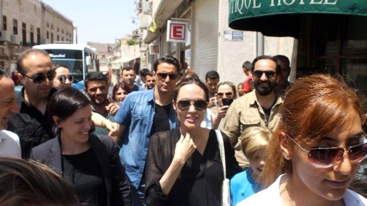 Angelına Jolıe Mardin\'de Eşi Brad Pıtt\'e Kehribar Tespih Aldı