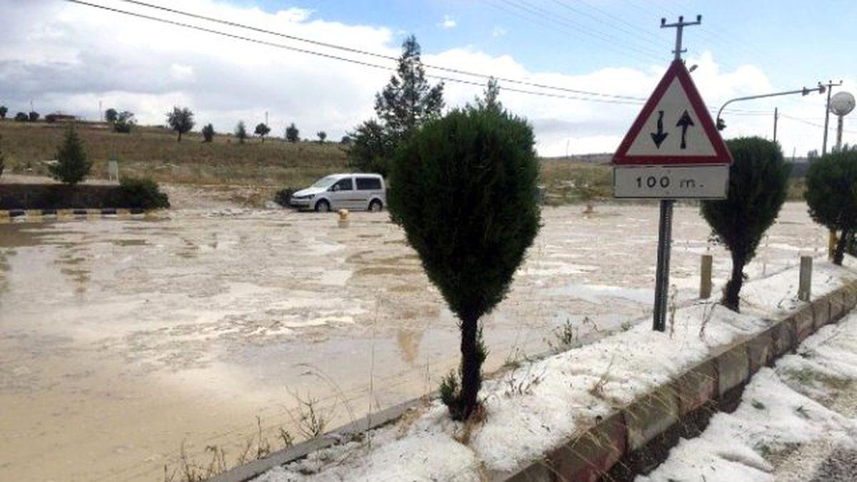 Antalya\'da Dolu Şaşkınlığı