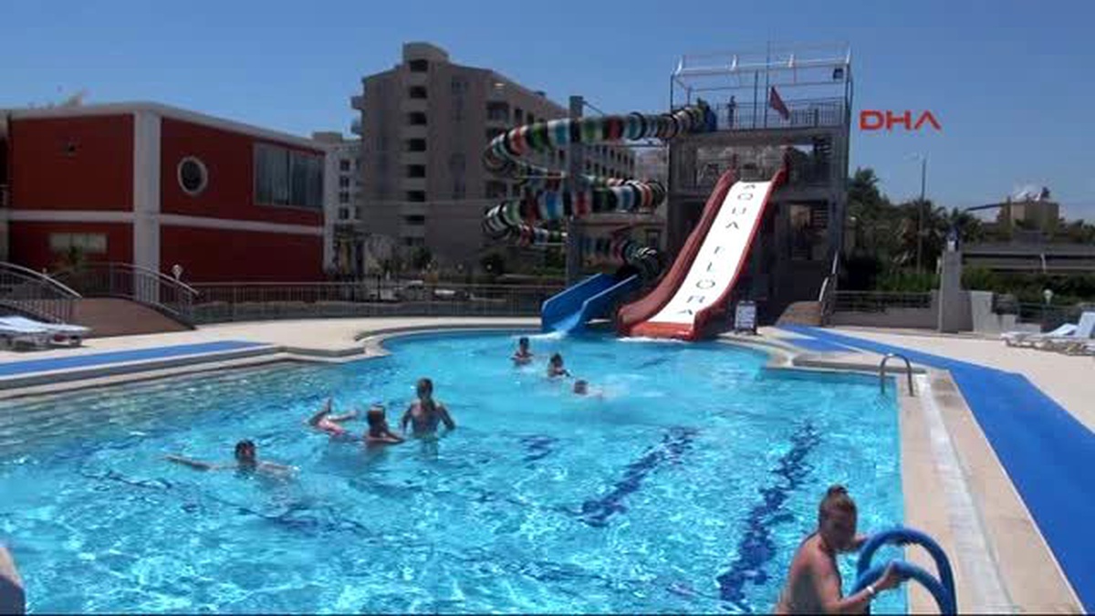 Antalya - Rus Turistler Çamur ve Tuz Banyosuyla Serinliyor