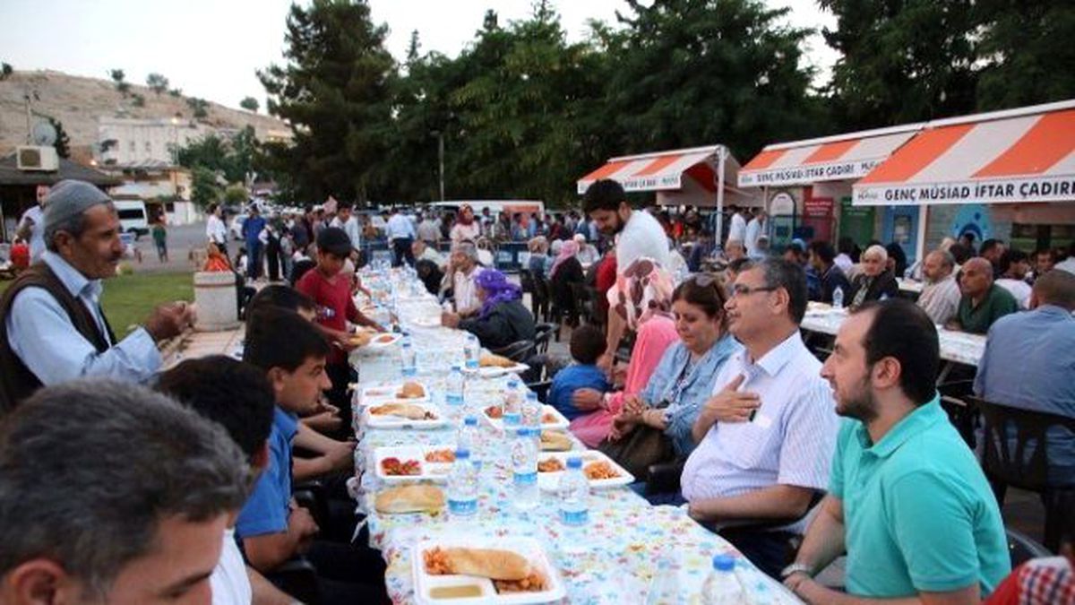 Şanlıurfa Büyükşehir Belediye Başkanı Güvenç İftar Programına Katıldı