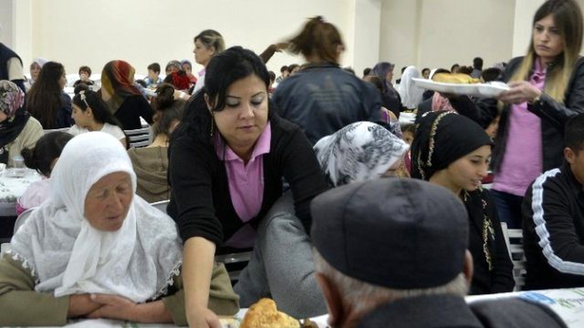 Bereketin Paylaşıldığı İlk Adres Gündüzler Mahallesi Oldu