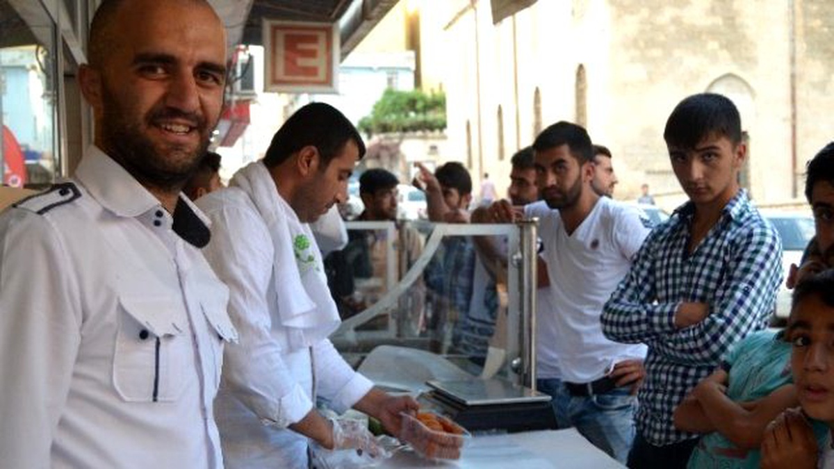 Çiğköfte ve Tatlı Tezgahlardaki Yerini Aldı