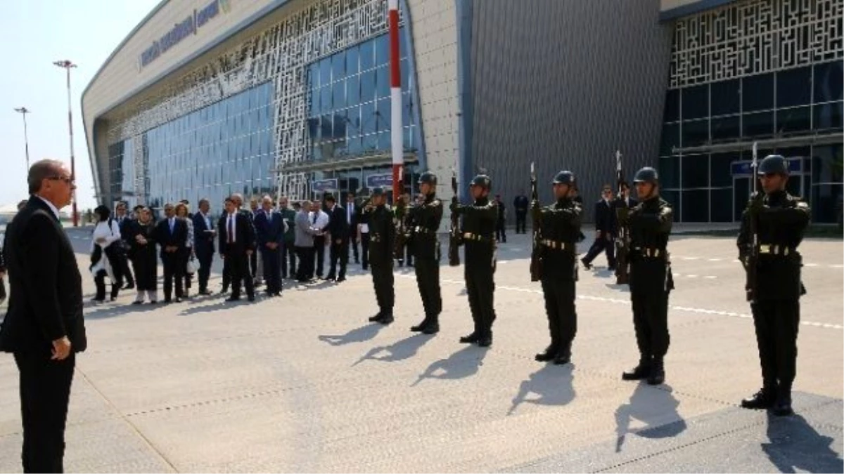 Cumhurbaşkanı Erdoğan, Midyat\'ta Stk Temsilcileri ile Bir Araya Geldi