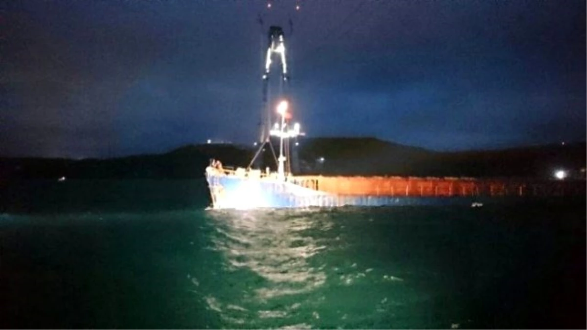 Demir Alırken Deniz Dibindeki Kablolara Takılan Gemi Kurtarıldı