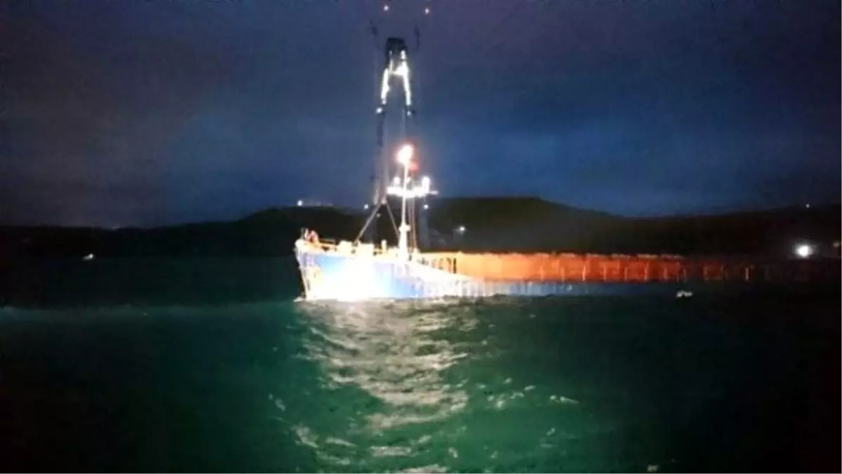 Demir Alırken Deniz Dibindeki Kablolara Takılan Gemi Kurtarıldı