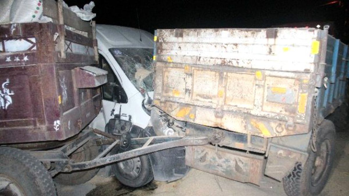 Elazığ\'da Minibüs ile Traktör Çarpıştı: 4 Yaralı