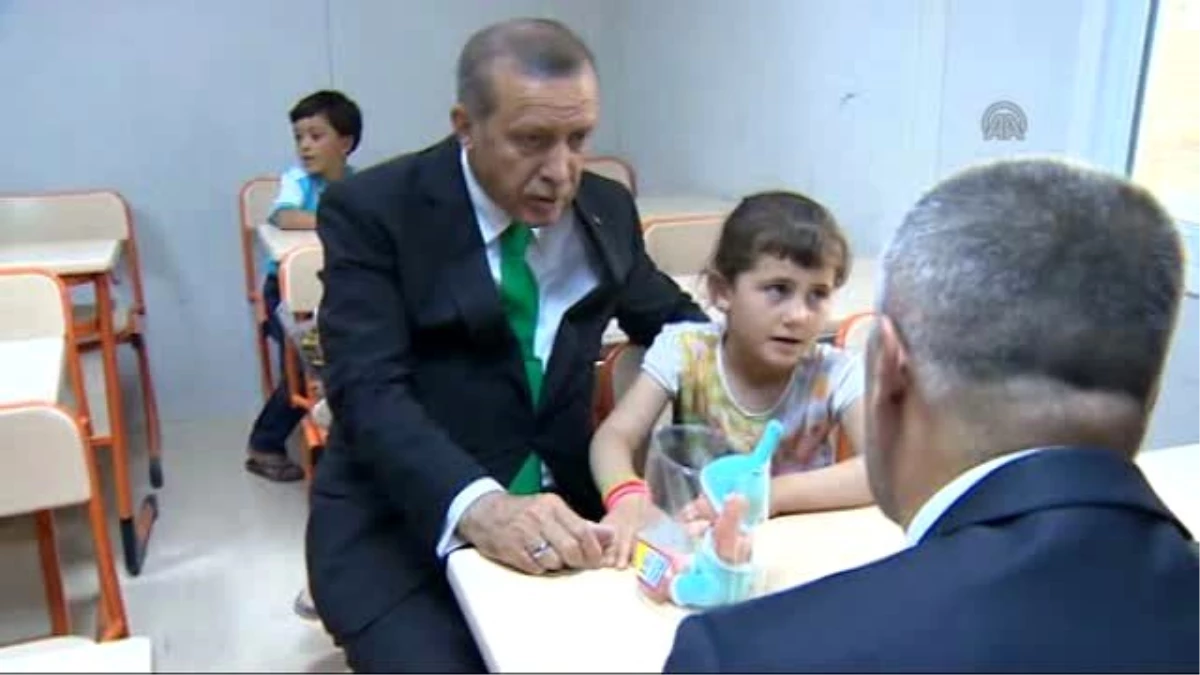 Erdoğan, Midyat Barınma Merkezi\'ndeki Okulu Ziyaret Etti