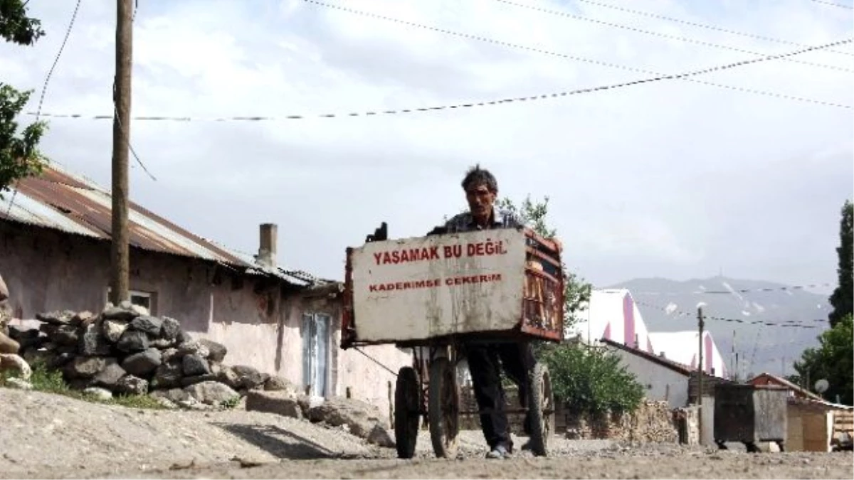 Eşi Terk Edince 10 Aylık Bebeğinin Hem Annesi Hem Babası Oldu