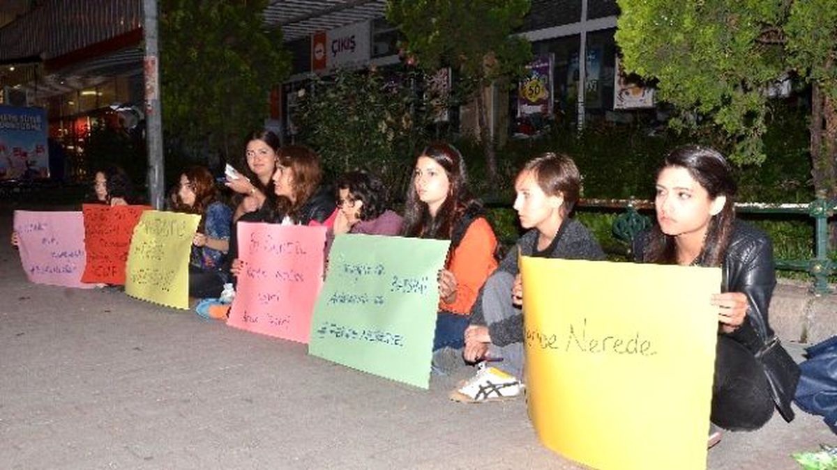Eskişehir\'de Feride İçin Oturma Eylemi