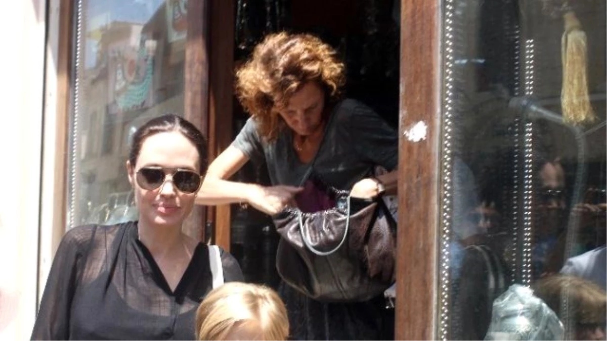 Hollywood Starı Jolie Mardin Sokaklarında Alışveriş Yaptı