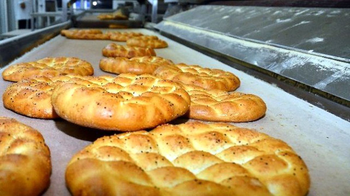 İzmir\'de 1 Liraya 300 Gram Ramazan Pidesi