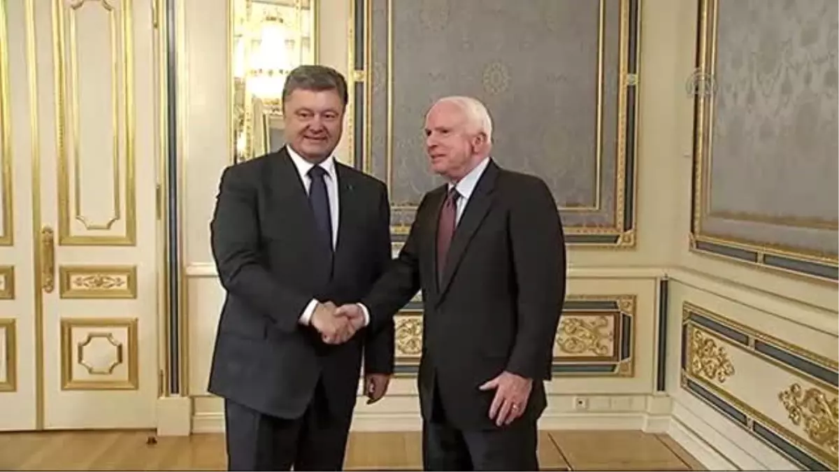 John Mccain ve Beraberinde Heyet Ukrayna\'da