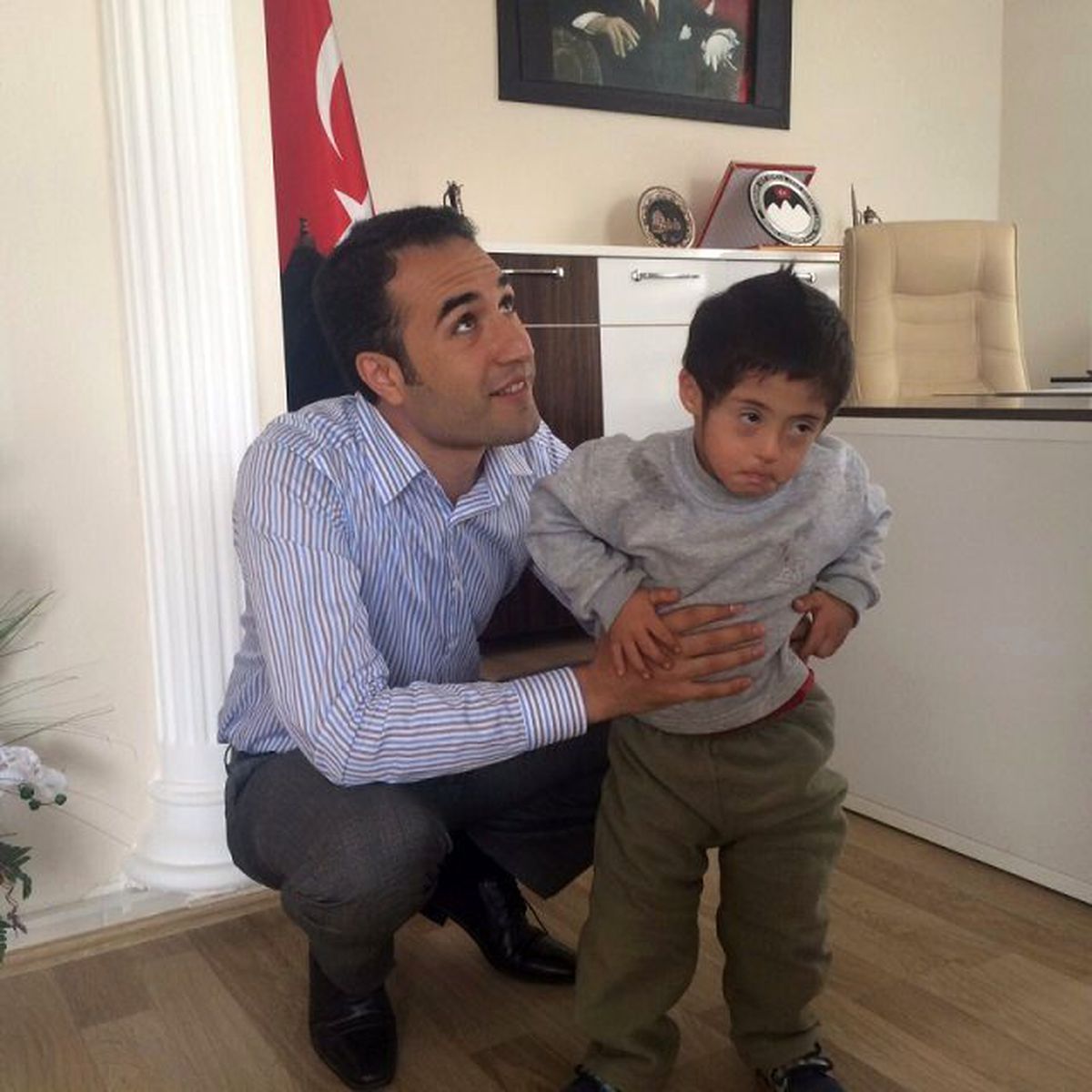 Çat Kaymakamı Pektaş, Down Sendromlu Güleser\'i Ağırladı