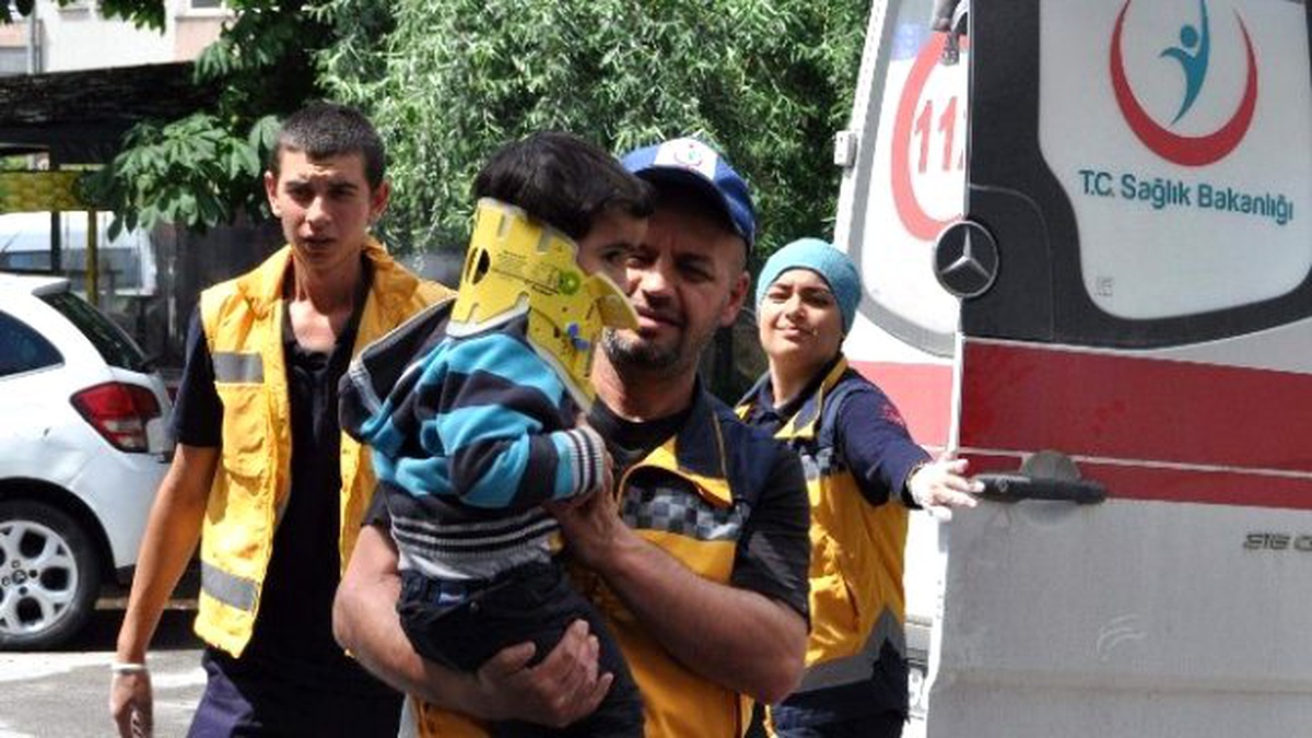 Kazada Yaralanan Çocuk 112 Çalışanına Sarılarak Hastaneye Girdi