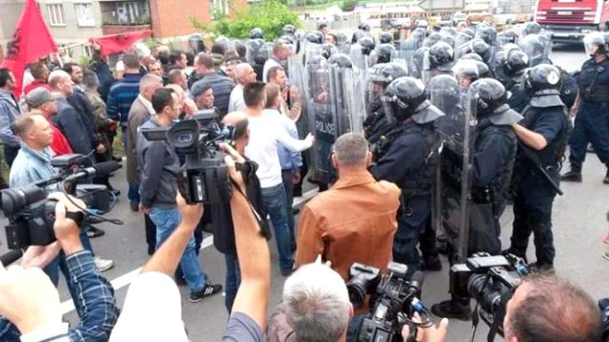 Kosova\'da Uçk Gazileri ile Polis Çatıştı