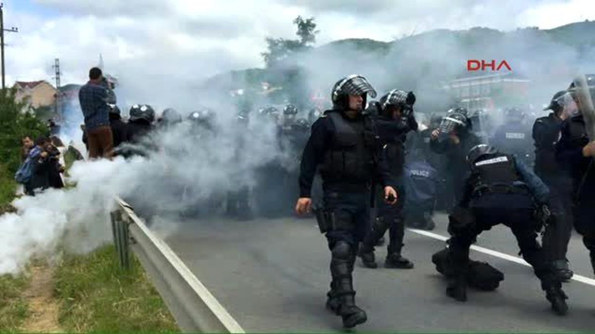 Kosova?da Uçk Gazileri ve Polis Arasında Arbede 20 Yaralı