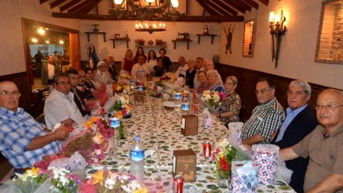 Kuşadası\'nda Huzurevi Sakinlerine Babalar Günü İftarı