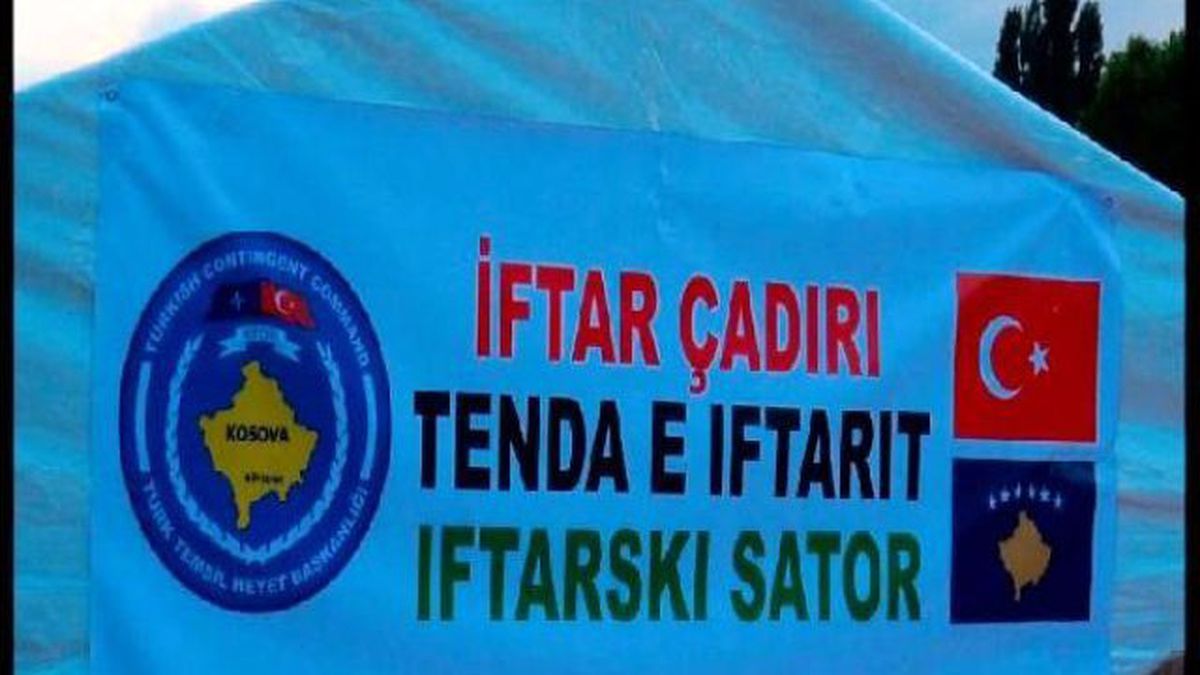Mehmetçik, Kosova\'da İftar Verdi....