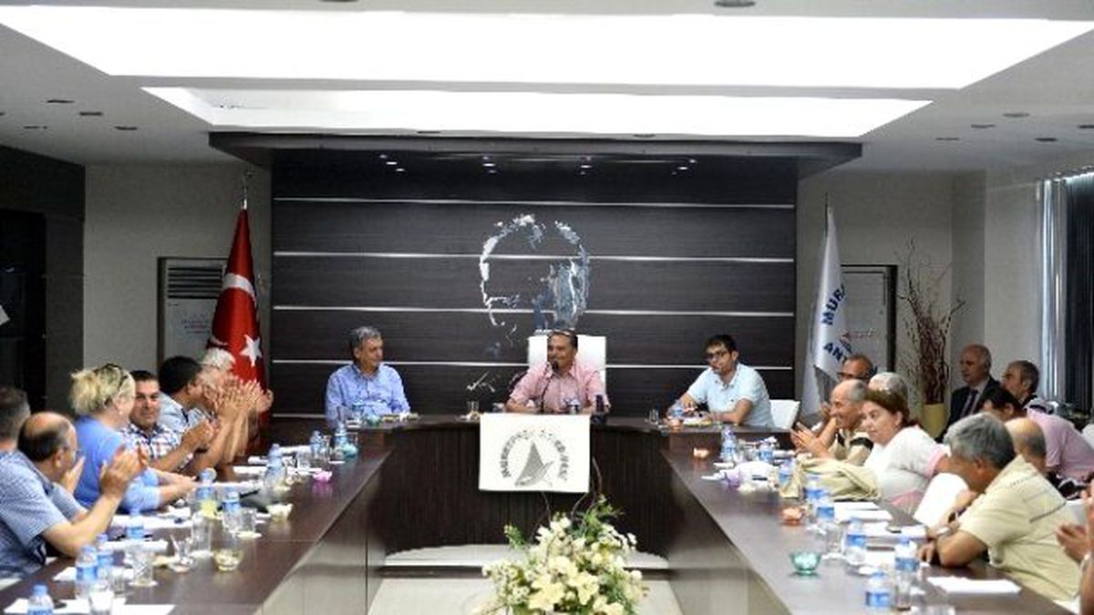 Muhtarlar Meclisinde, Başkan Uysal\'a Teşekkür