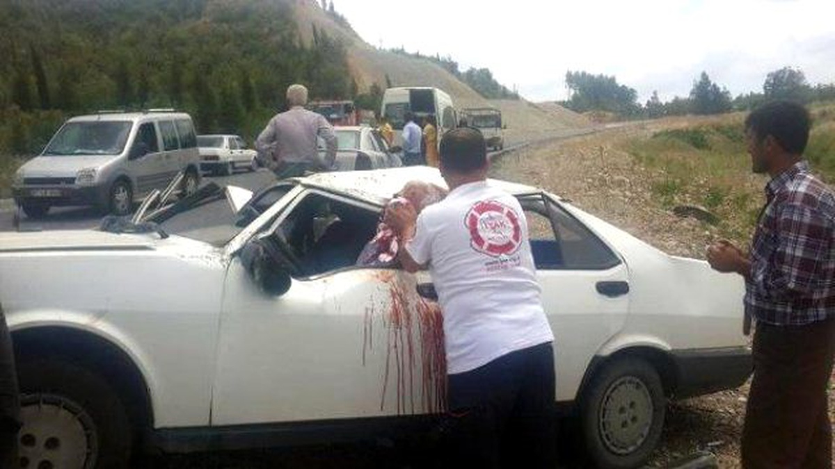 Otomobil Şarampole Yuvarlandı, Sürücü Öldü