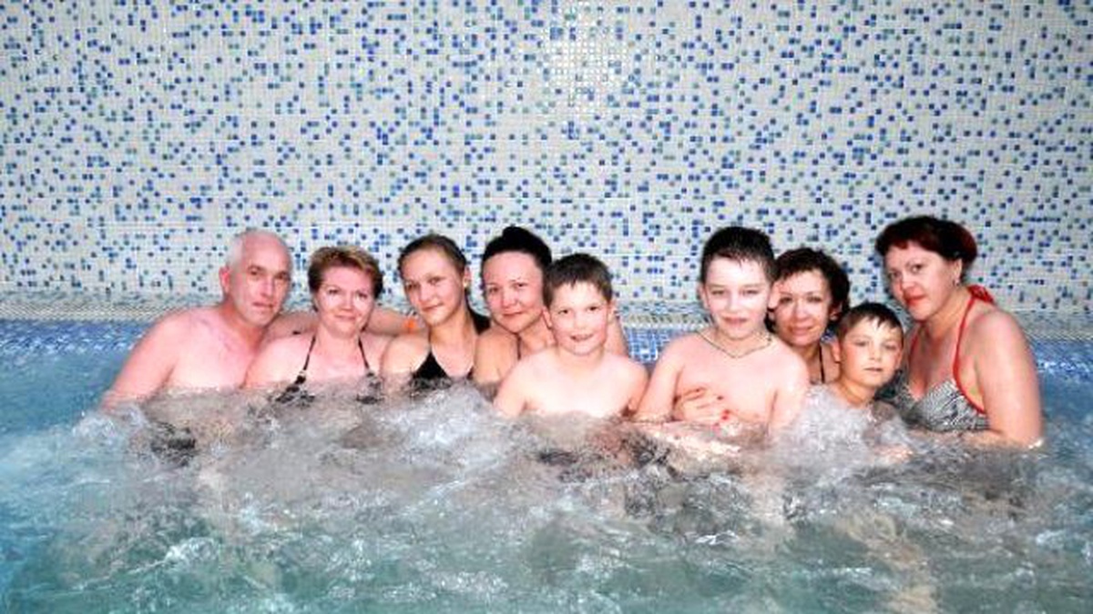 Rus Turistler Çamur ve Tuz Banyosuyla Serinliyor