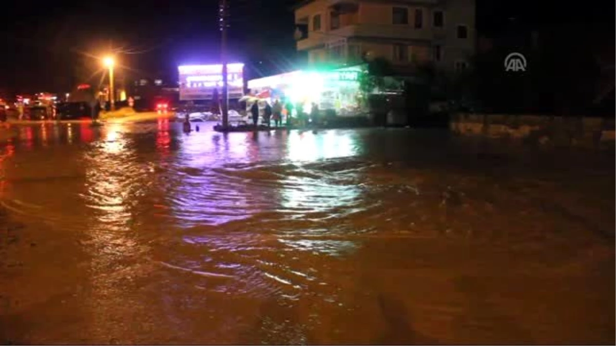 Sağanak, Yolu Trafiğe Kapattı