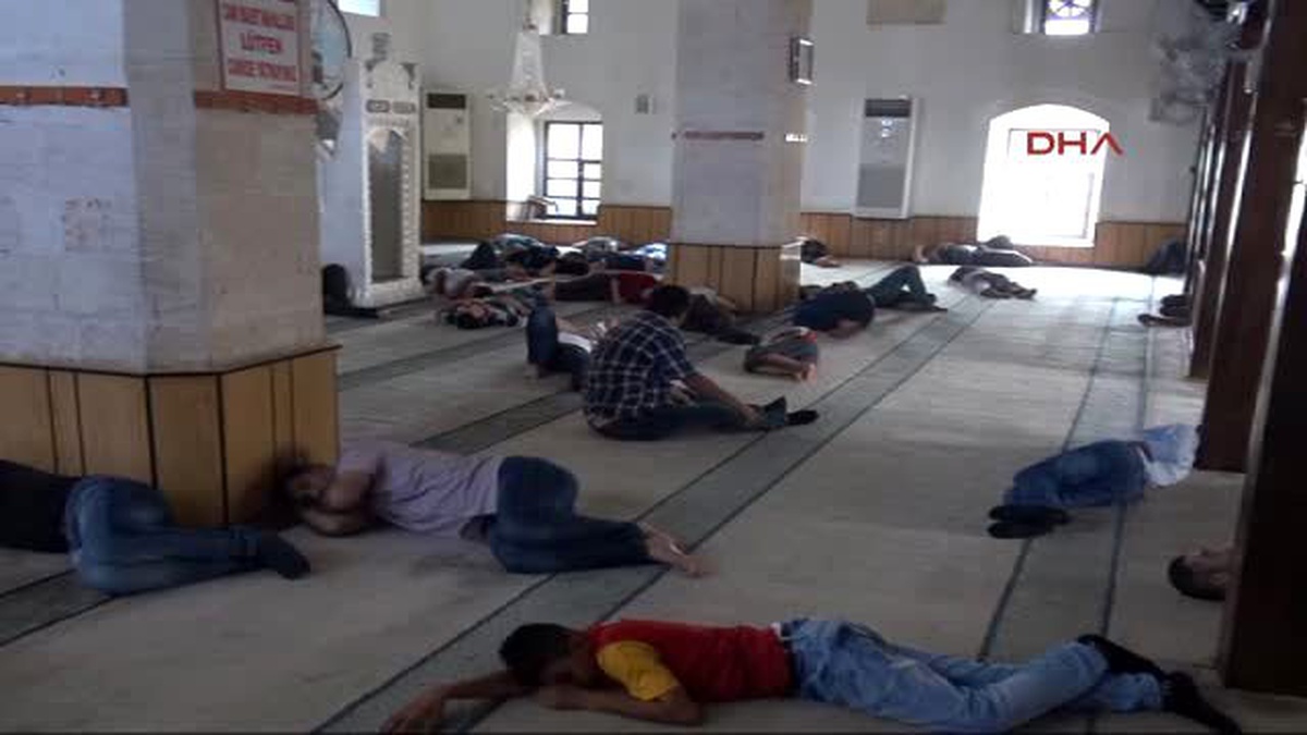 Şanlıurfa- Camilerde Önce Namaz Sonra Uyku