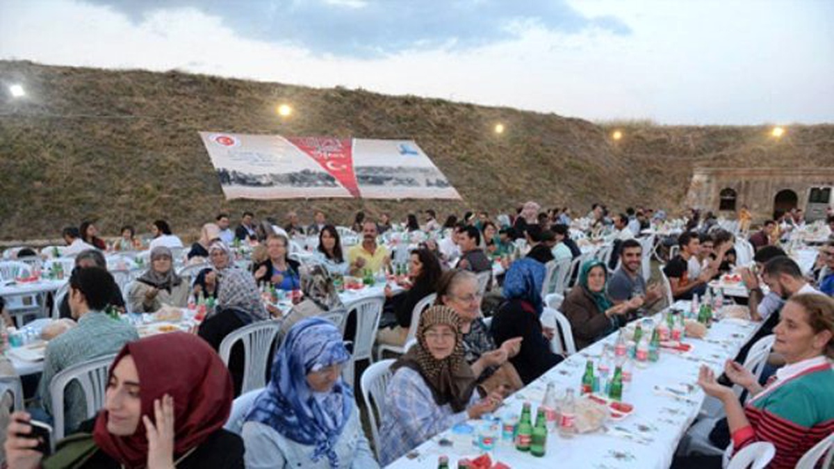 Tarihi Namazgah Tabyalarında İftar Programı Düzenlendi