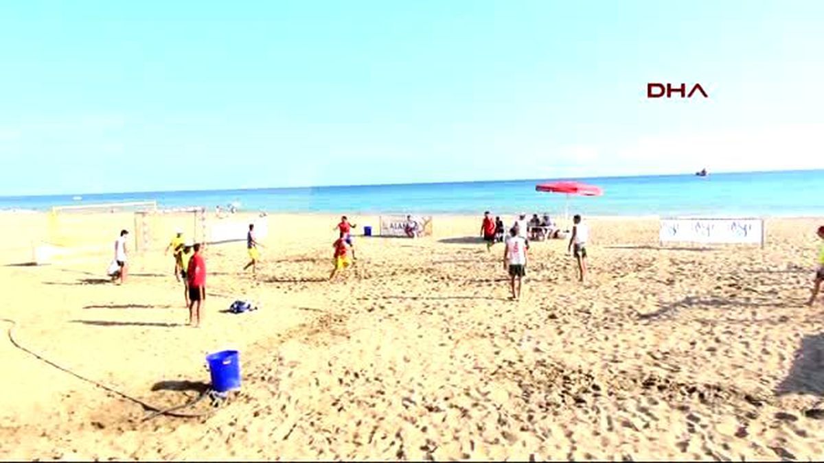 Uluslararası Plaj Hentbolu Turnuvası Devam Ediyor