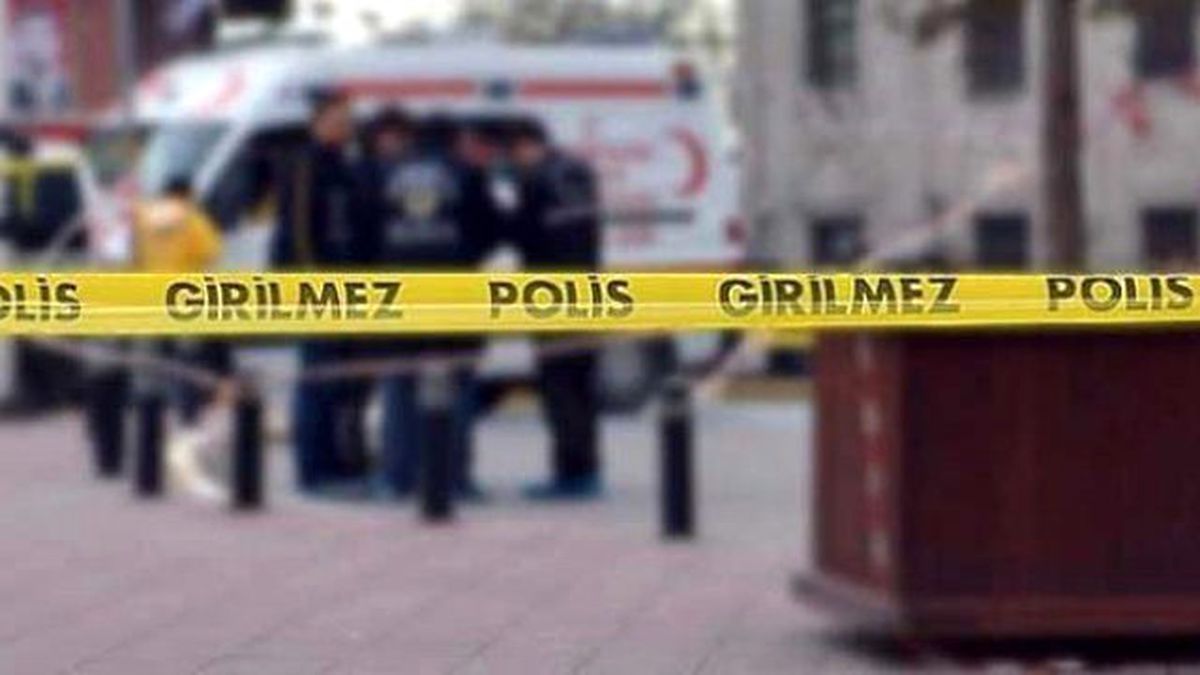 Adana\'da Genç Yeğen Üvey Halasının Sevgilisini Öldürdü