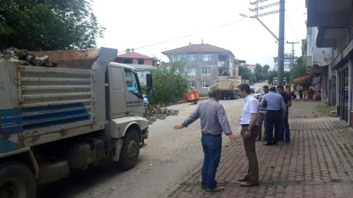 Yeni Mahalleye Sıcak Asfalt