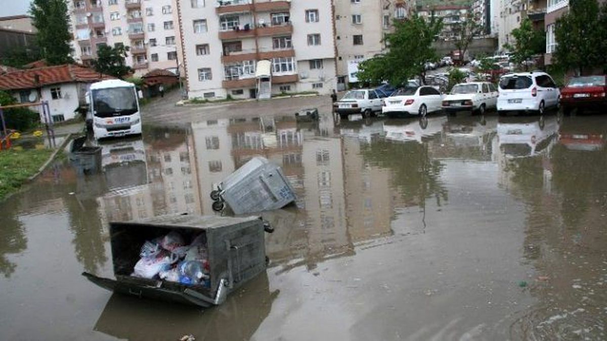 Yozgat\'ta Yollar Göle Döndü