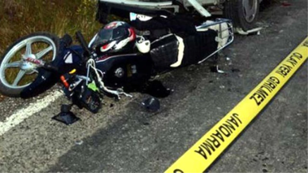Sarayköy\'de 2 Motosiklet Çarpıştı: 2 Ölü