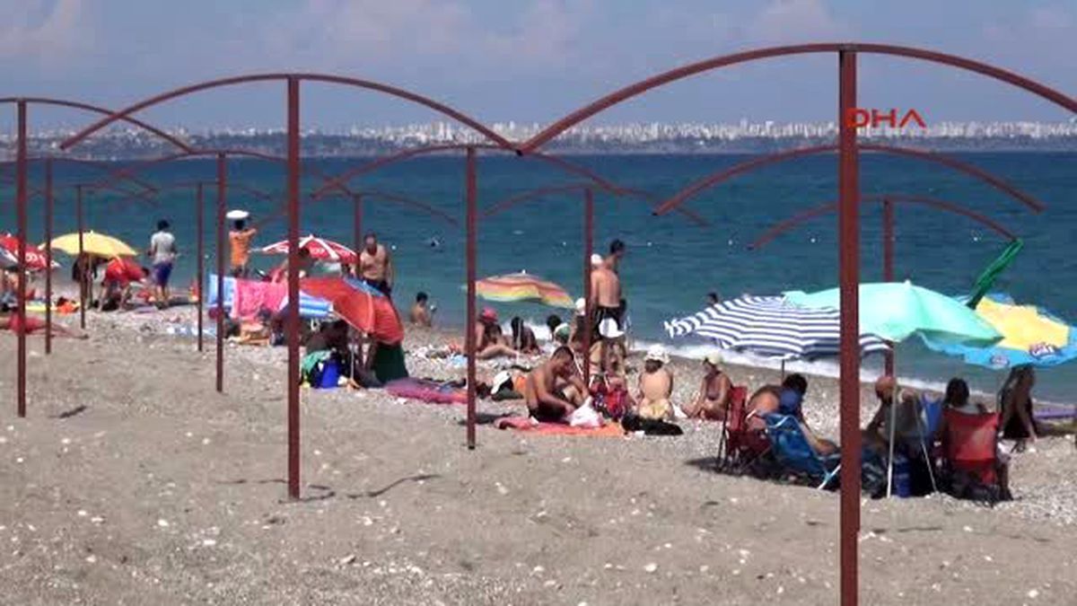 Antalya -Konyaaltı Sahili Doldu Taştı