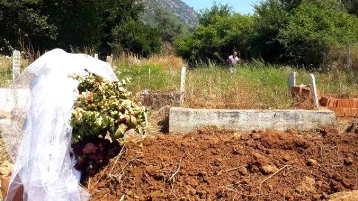 Cansu'nun Babası, Babalar Günü'nde Kızının Mezarına Gitti