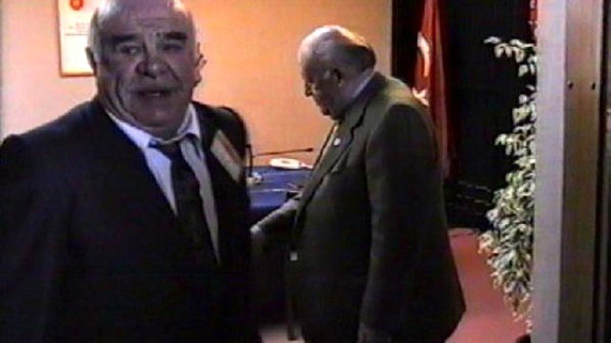 Demirel Sevgisini Mezar Taşında Yaşatıyor