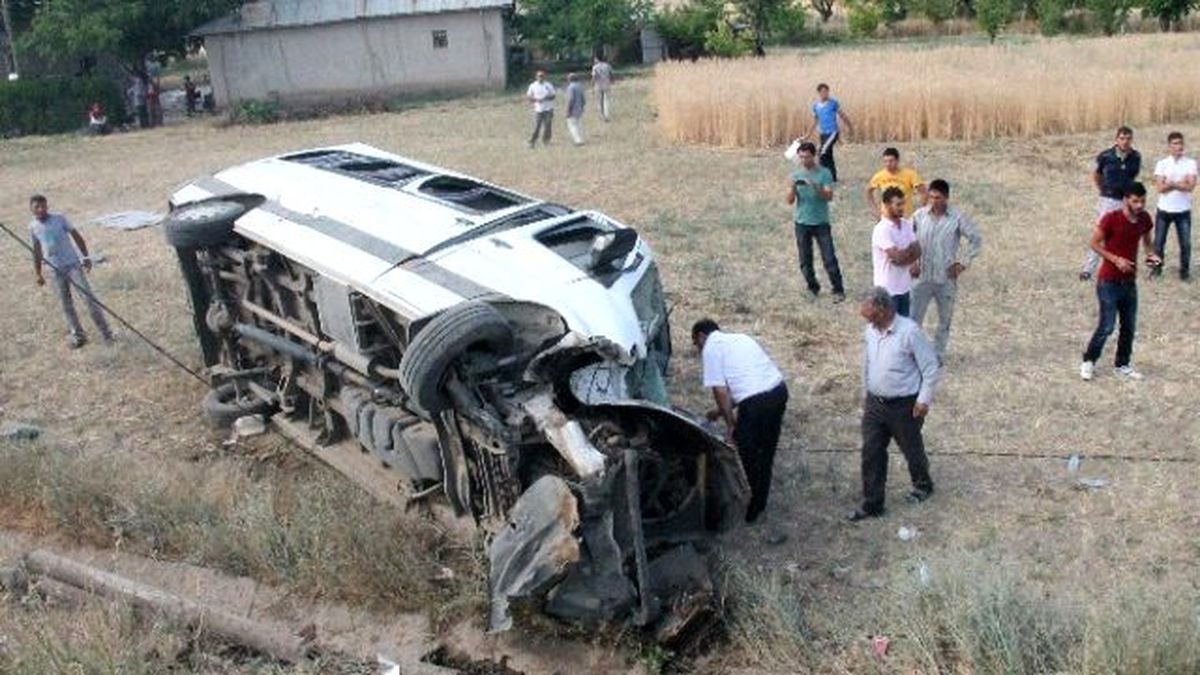 Elazığ\'da Trafik Kazaları: 13 Yaralı