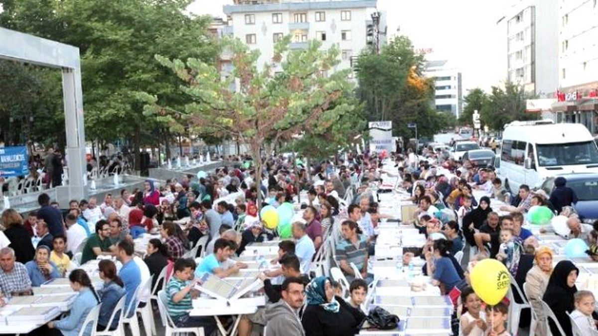 Gebze\'de İki Mahalle Bir Sofrada Buluştu
