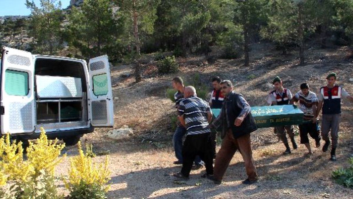 Genç Adam, Ormanda Kadınla Birlikte Oldu; Sabah Ağaca Asılı Bulundu