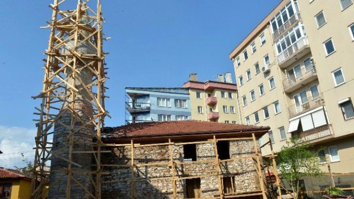 İshak Şah Camii Küllerinden Doğuyor
