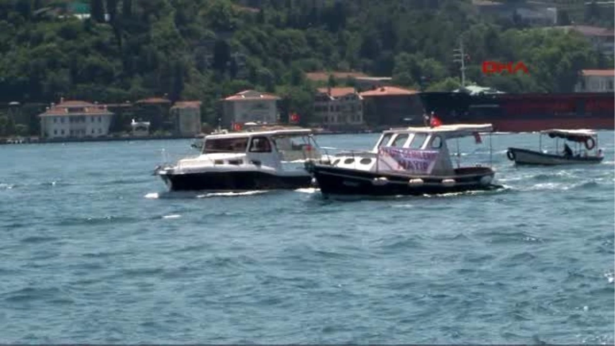 İstanbul Boğazı\'nda Yüzlerce Tekne Eylem Yaptı