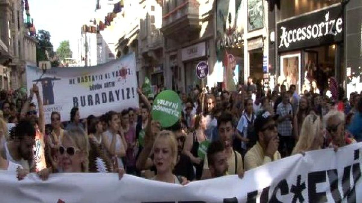İstiklal Caddesinde 6. Trans Onur Yürüyüşü