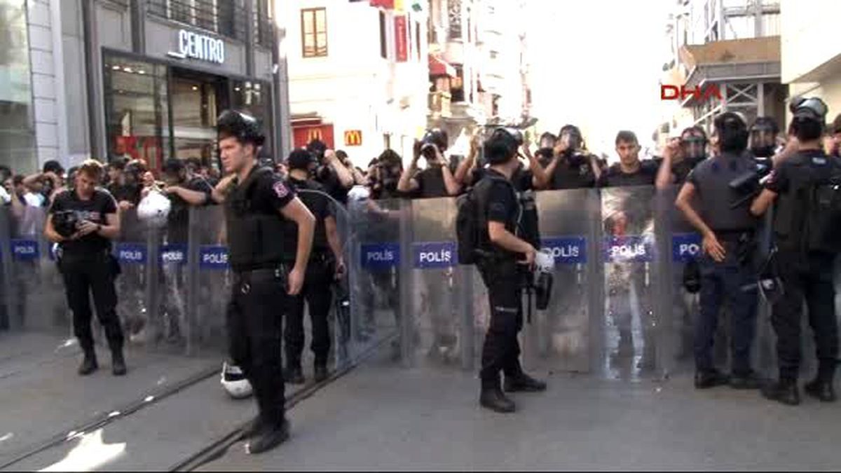 İstiklal Caddesi\'nde 6. Trans Onur Yürüyüşü...