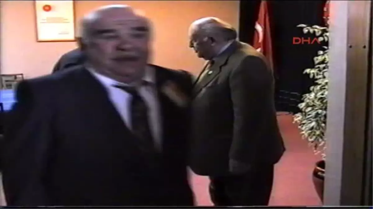 Karabük Demirel Sevgisini Mezar Taşında Yaşatıyor