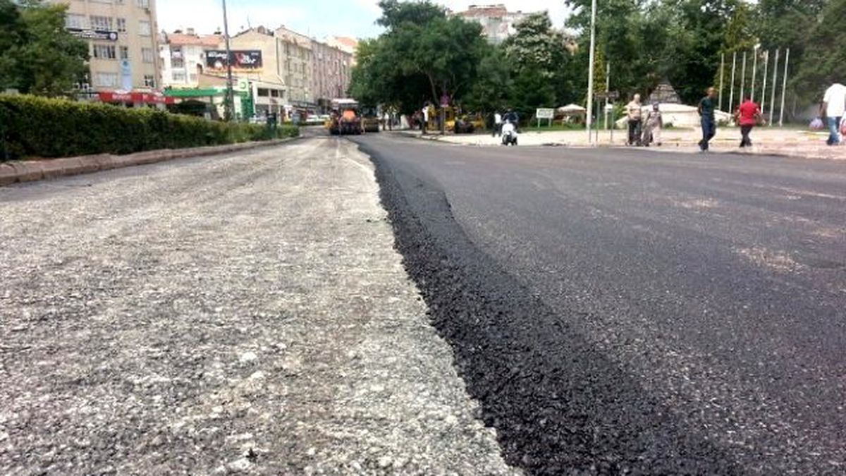 Karaman Belediyesi\'nden Yol Yenileme Çalışması