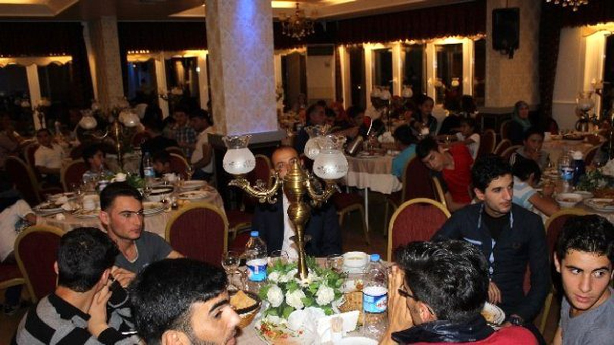 Kayseri Ülkü Ocaklarından Doğu Türkistanlılar ve Türkmen Ailelere İftar